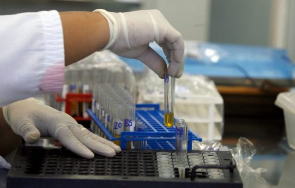 Variante P.1. do novo coronavírus nasceu da mutação de reinfectados, aponta estudo