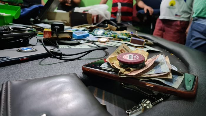 Em meio a caos da pandemia, pessoas desrespeitam decreto para se divertir em cassino