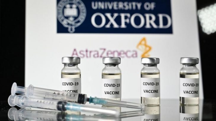 A vacina de Oxford é a principal aposta do governo Jair Bolsonaro para vacinar a população (Justin Tallis/AFP)