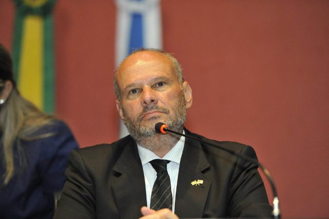 Aos 60 anos, presidente do Tribunal de Contas do AM testa positivo para Covid-19 e se recupera em SP