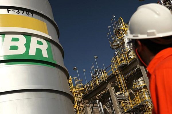 Privatização do governo federal na Petrobras asfixiou economia e vítimas de Covid-19 em Manaus