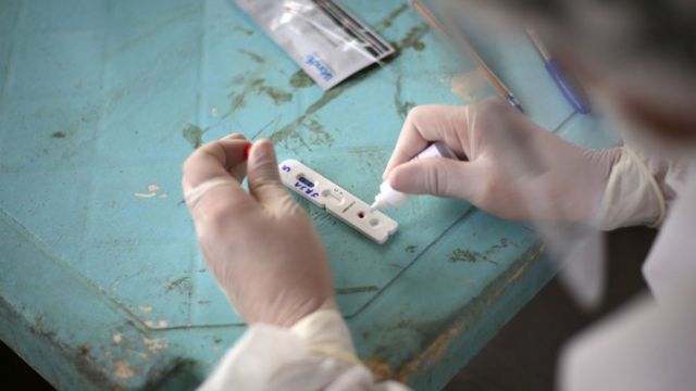 Segunda mutação é achada em variante do novo coronavírus no Reino Unido e preocupa cientistas