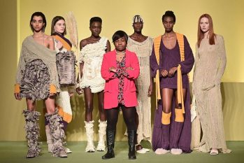 Modelos apresentam criações do estilista senegalês Pape Mocodou Fall, também conhecido como Mokodu, do coletivo 