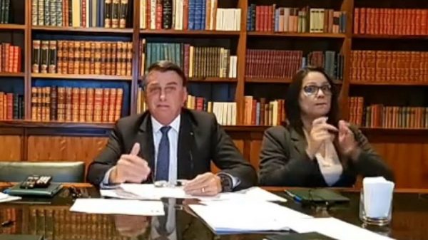 Bolsonaro diz durante live que não tem ‘nada a ver’ com ‘PEC da Impunidade’