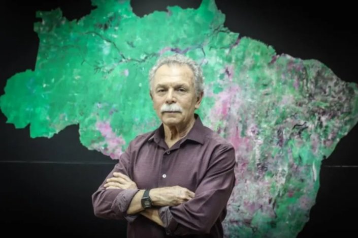 Exonerado por Bolsonaro, ex-diretor do Inpe é premiado por responsabilidade científica