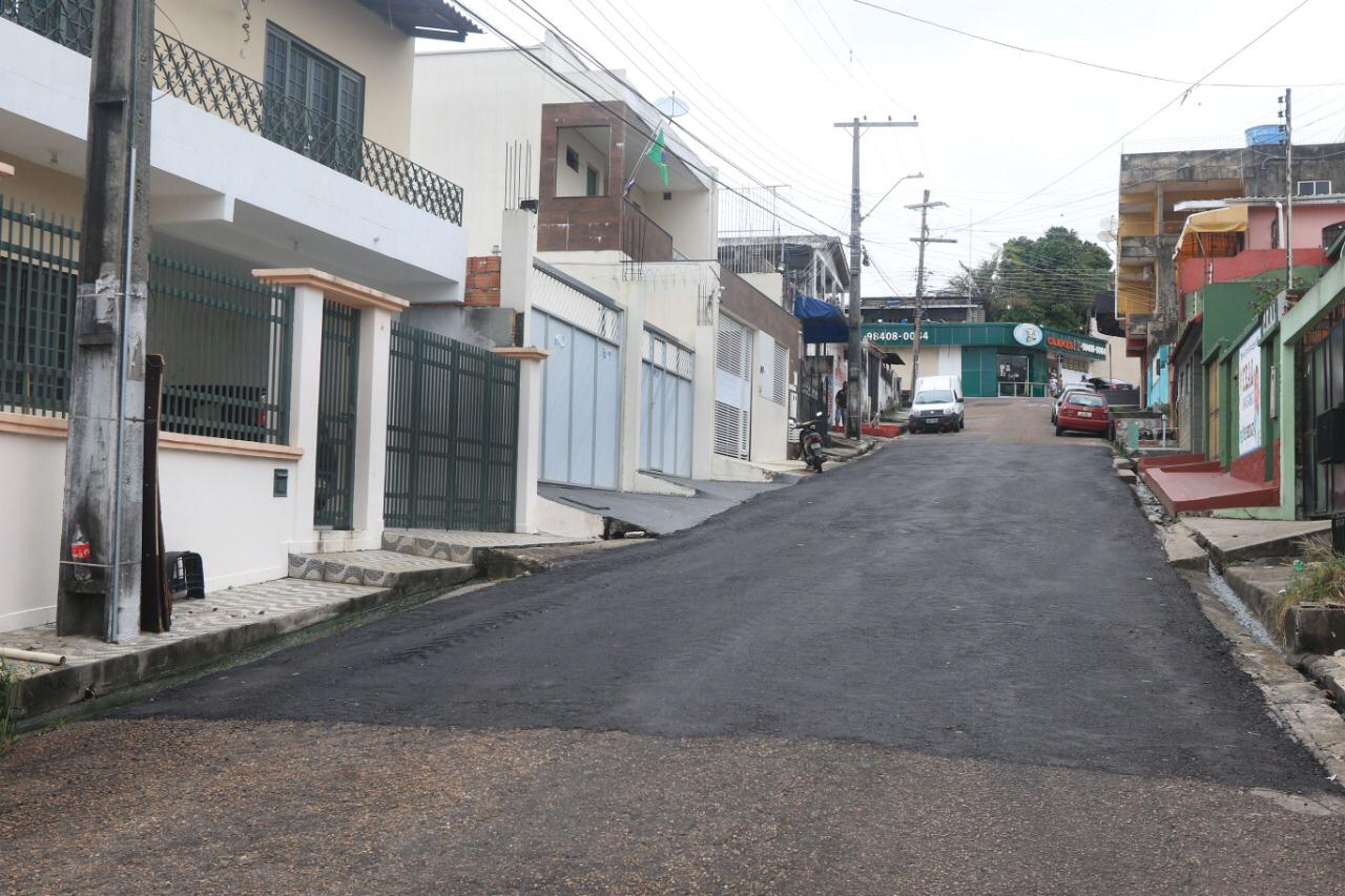 Sobre asfaltamento seletivo em frente de casa, David Almeida culpa funcionário da Seminf