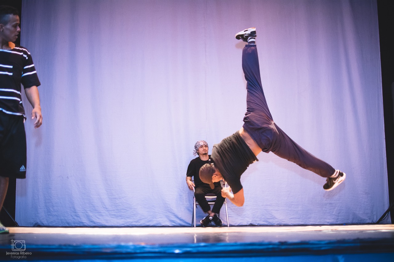 Competição de danças urbanas on-line movimenta os artistas de todo o Brasil