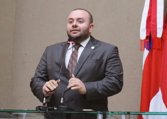 Proposta de deputado do AM prevê emprego para mães em escolas e creches