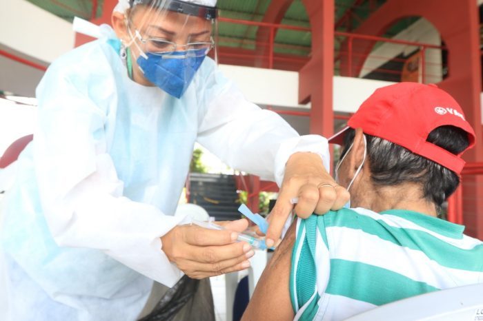 Com baixa adesão, idosos de Manaus passam a ser procurados para vacinação contra Covid-19