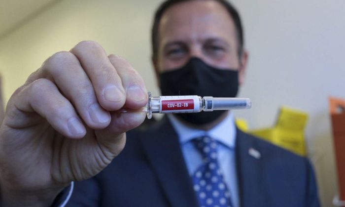 ‘Butantan vai antecipar entrega de 54 milhões de doses de vacinas ao Ministério da Saúde’, diz Doria