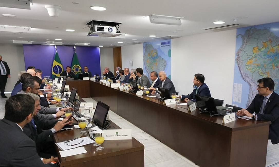 Descontente com protagonismo de Mourão, Bolsonaro exclui vice de reunião com ministros