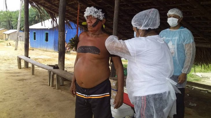 Campanha de vacinação contra a Covid-19 na comunidade ianomâmi de Maturacá, no Amazonas (Foto: Edmar Mateus de Abreu/Arquivo Pessoal)
