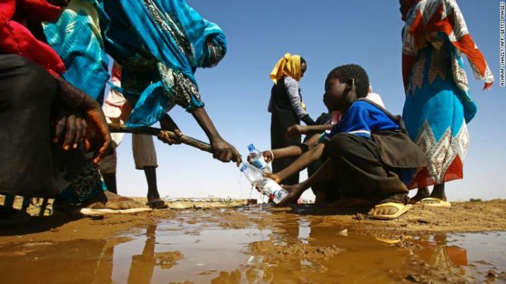 Worldwide, there are almost 780 million people living without access to clean water, and more than 2.5 billion need improved sanitation, according to the World Health Organization (Reproduction/ CNN)