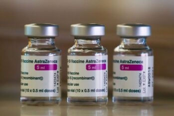 O Unicef disse também que os países participantes do Covax foram informados sobre suprimentos menores do que o esperado para março de doses da AstraZeneca (Sergio Perez/Reuters) 