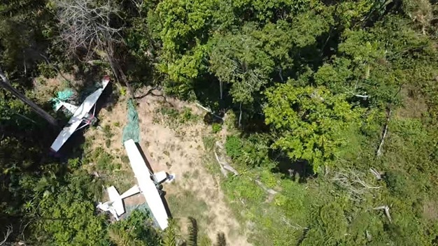 Aeronaves de pequeno porte apreendidas pelo Comando do Exército em outubro de 2020. Estavam no meio da floresta, no Sul de Roraima (Reprodução/ Exército)