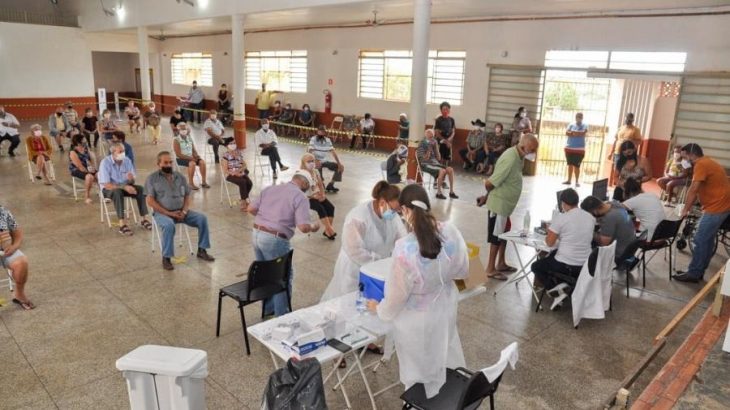 Brasil está em vias de superar o total de 8,5 milhões de pessoas vacinadas contra a covid-19 