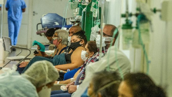 Fila de espera na emergência do hospital da Restinga, na zona Sul de Porto Alegre, que sofre com superlotação
(Imagem: Evandro Leal) 