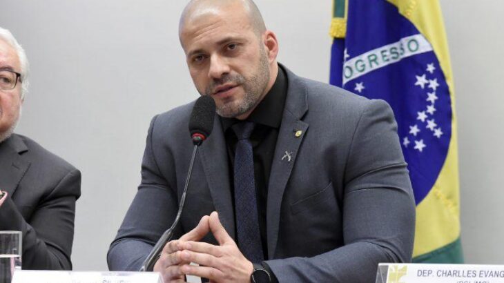 Deputado Daniel Silveira mostra desconhecer a história, ao comparar sua prisão, às sessões de tortura impostas ao presos do AI-5 (Reprodução/CNN Brasil)