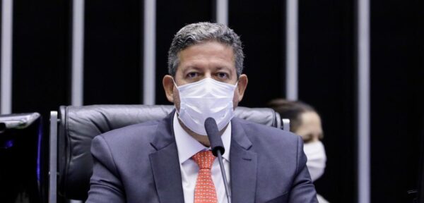 Lira cobra reação do governo Bolsonaro na crise e ameaça com ‘remédios amargos’ do Congresso