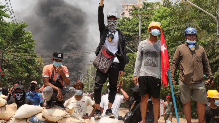 Um dos dias mais violentos dos protestos acontece no Dia das Forças Armadas no País (Reprodução/Reuters)