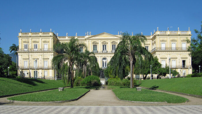 Governo federal quer transformar Museu Nacional em Palácio Imperial e deixar acervo fora