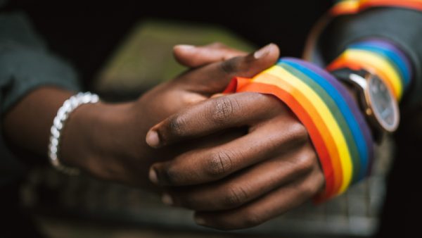 Livro ‘Ariel – A travessia de um príncipe trans e quilombola’ aborda transfobia, gordofobia e racismo