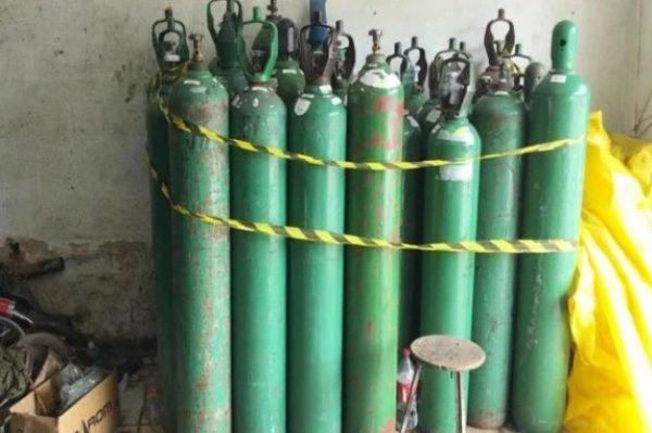 Oficina de motos roubava parte de oxigênio em cilindros destinados a hospitais