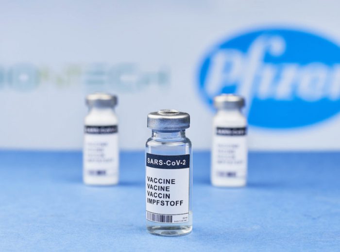 Governo federal assina contratos com Pfizer e Janssen para receber 138 milhões de doses da vacina