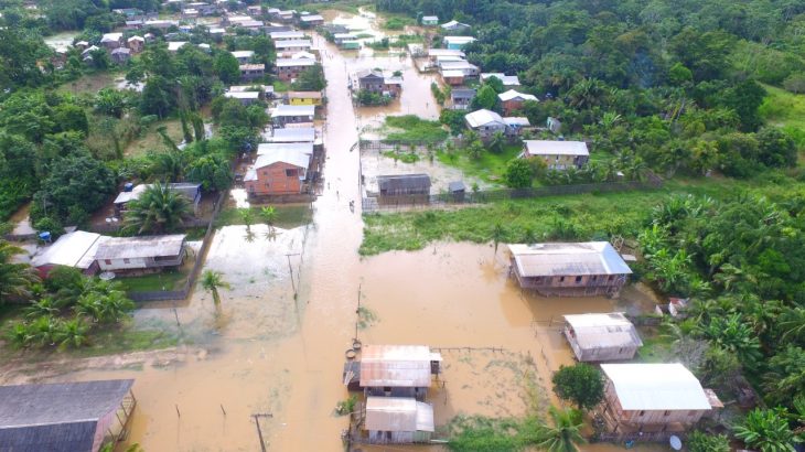 Mais de 100 mil pessoas já foram atingidas pela cheia dos rios no Amazonas