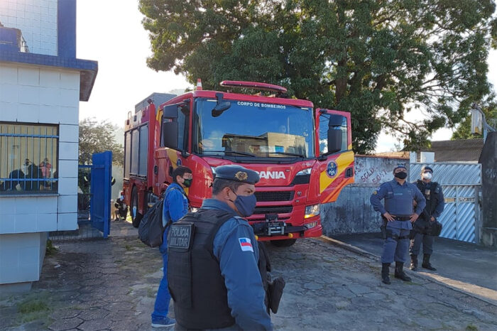 Incêndio atinge depósito de medicamentos de hospital na zona Sul de Manaus
