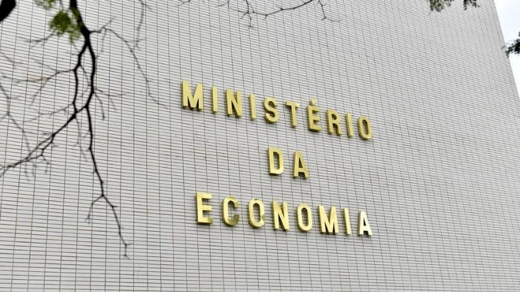 Governo avalia recriar pastas de Trabalho, Desenvolvimento e Previdência, para abrigar aliados e tirar pressão de Guedes