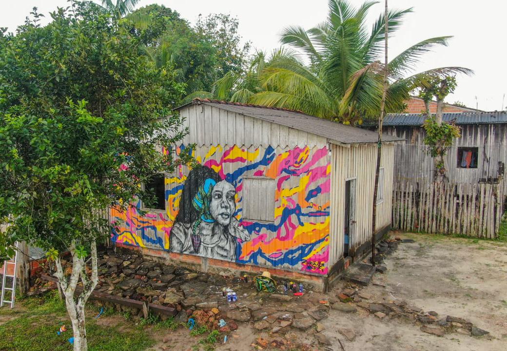 De forma pioneira, artistas levam grafite para comunidades ribeirinhas de Parintins