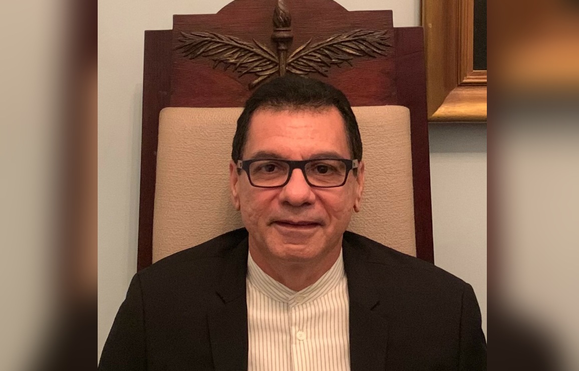 Professor da rede estadual defende artigo de Matemática em conferência internacional