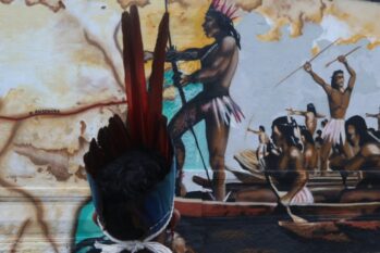 O mural possui quatro imagens grafitadas inspiradas em livros e documentos históricos. (Ricardo Oliveira/Revista Cenarium)