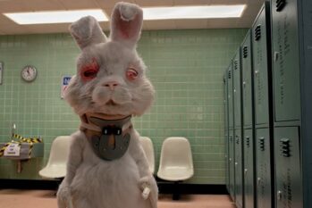 O coelho Ralph foi submetido a testes que deixaram sequelas (Reprodução/Youtube)