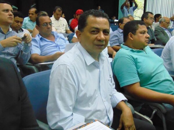 Prefeito do AM é condenado a devolver quase R$ 2 milhões por irregularidades em contrato assinado há 16 anos