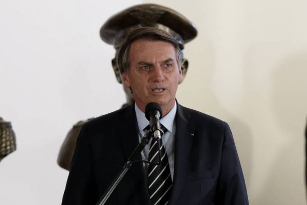 Rejeição a militares em cargos no Governo Bolsonaro chega a 54%, diz Datafolha