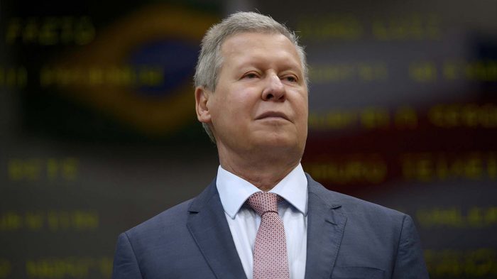 ‘É um exagero’, afirma Arthur Virgílio ao se posicionar contra convocação do presidente para CPI da Pandemia