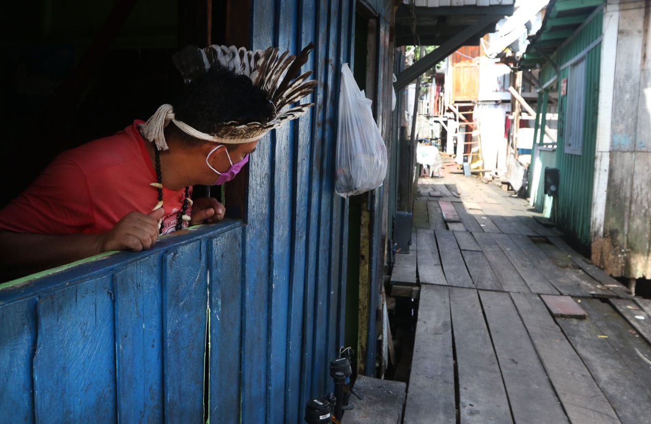 Comunidade indígena em Manaus pede apoio para enfrentar enchente do rio Negro