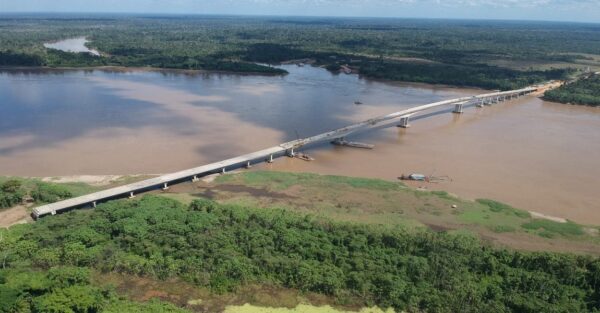 Ponte que liga Rondônia ao Acre é inaugurada como promessa de desenvolvimento após sete anos da construção