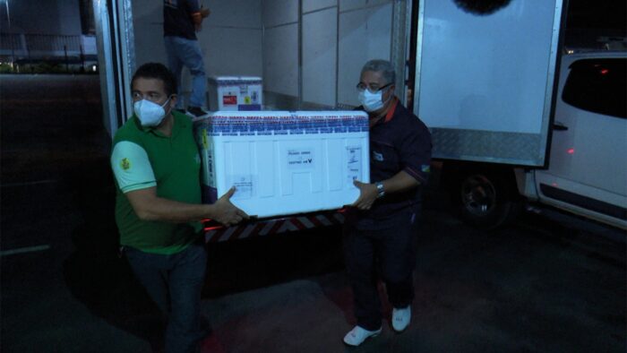 Governo do Amazonas recebe lote com mais de 14 mil doses de vacina contra a Covid-19