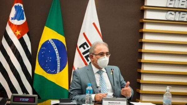 Ministro da Saúde diz ser possível vacinar toda população brasileira em 2021