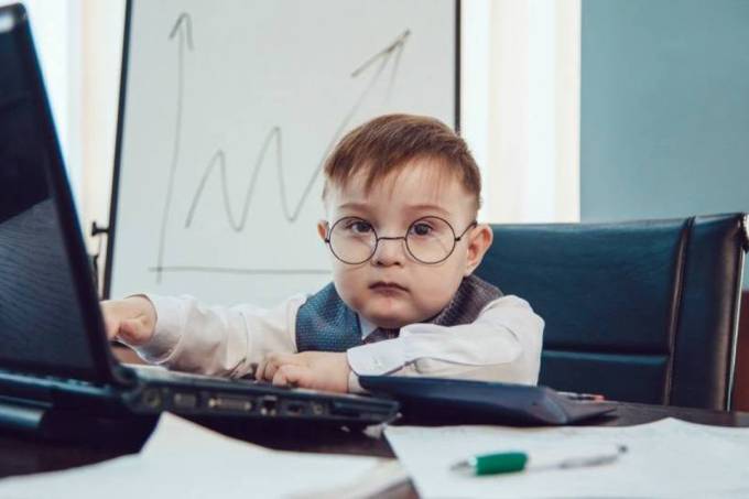 ‘O que você quer ser quando crescer?’ Psicólogos orientam que pais devem evitar questionar profissão das crianças