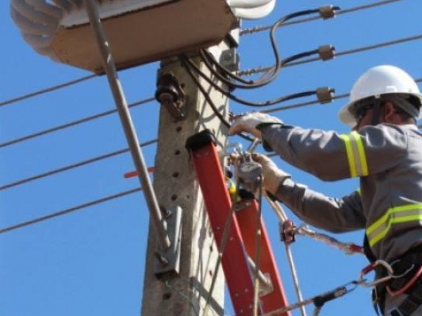 Sem renovação de lei, empresa de energia do AM pode voltar a cortar luz na pandemia