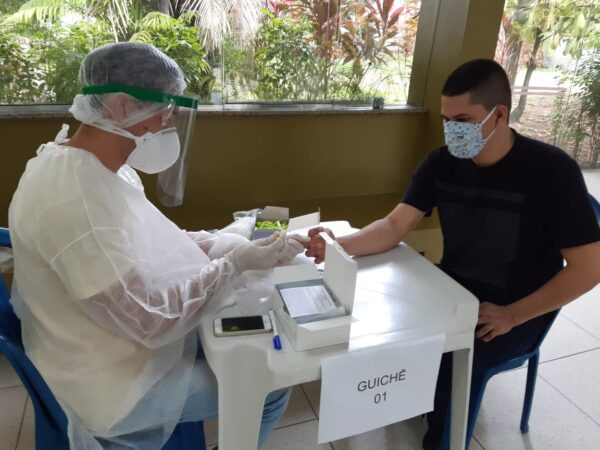 Apesar da queda de mortes, 13 Estados registram alta de casos da Covid-19