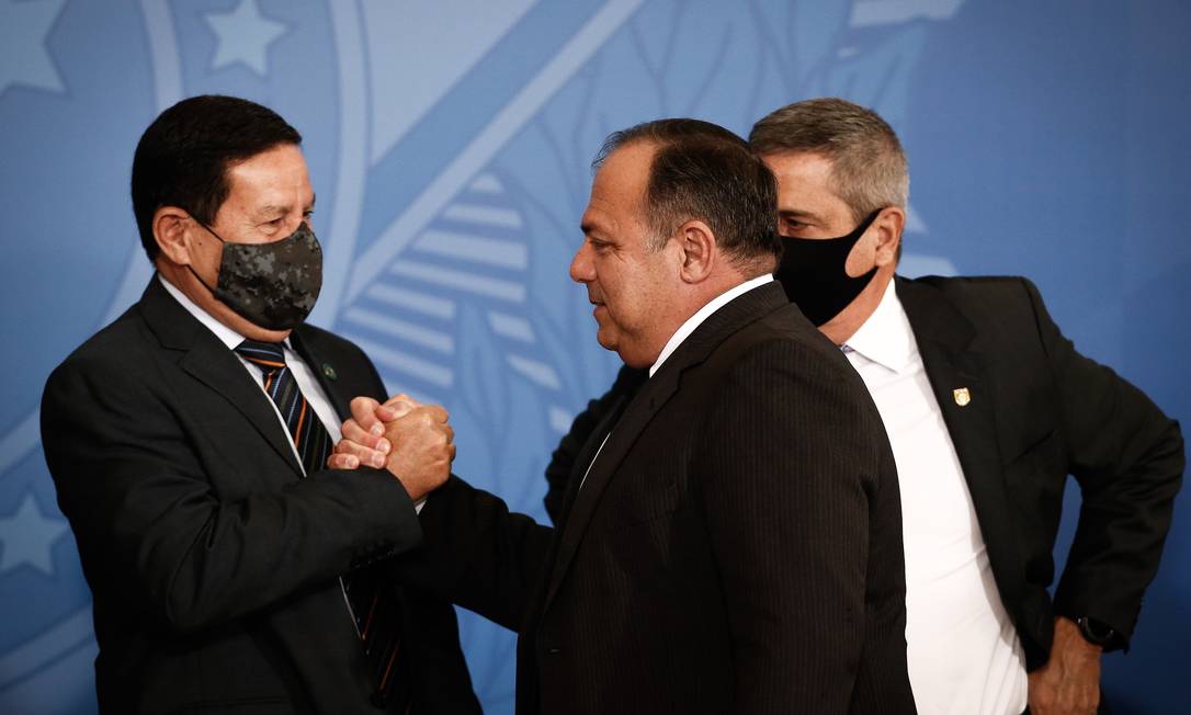 ‘Pazuello deve ser punido pelo Exército’, diz vice-presidente Hamilton Mourão