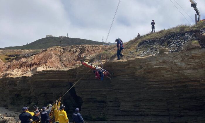 Naufrágio na Califórnia deixa quatro mortos e 25 feridos