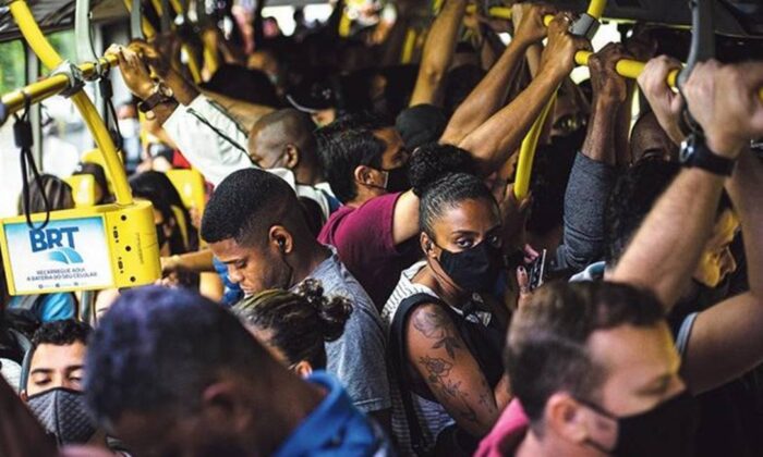 Abertura de comércio e transporte lotado provocam temor de novos surtos de Covid-19