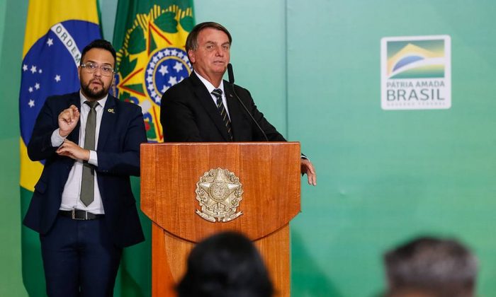 Especialistas em saúde pública alertam sobre proposta de Bolsonaro de desobrigar o uso de máscaras