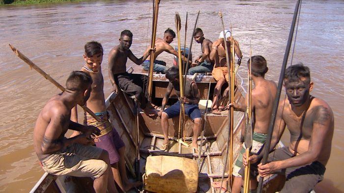 Em uma nova intimidação, garimpeiros afundam canoa com indígenas na Terra Yanomami